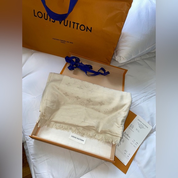 Women’s shawl - Picture 2 of 6